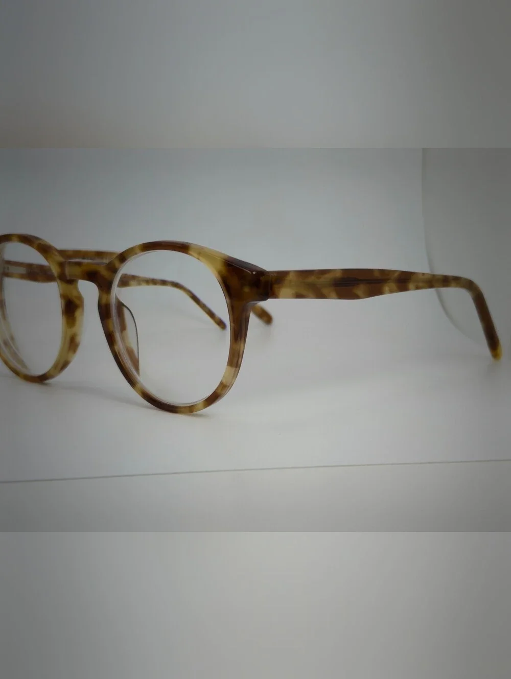 Jade. Blonde Tortoiseshell Round Frame Glasses. Spring Hinge